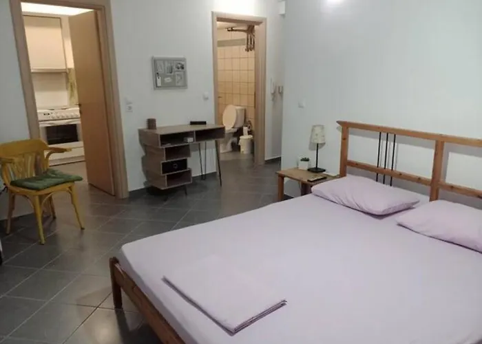 Makis Rooms C